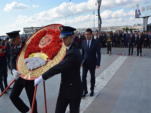 İlçemizde 29 Ekim Cumhuriyet Bayramı Çelenk Sunma Töreni Gerçekleştirildi.
